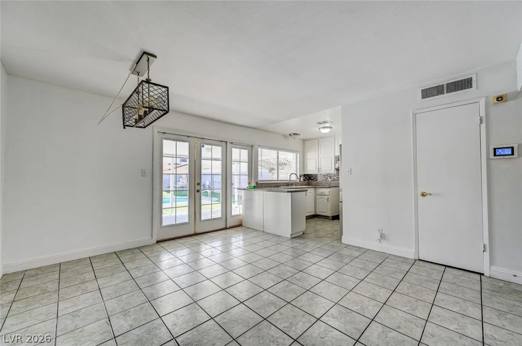 3933 Manford, Las Vegas, NV 89104