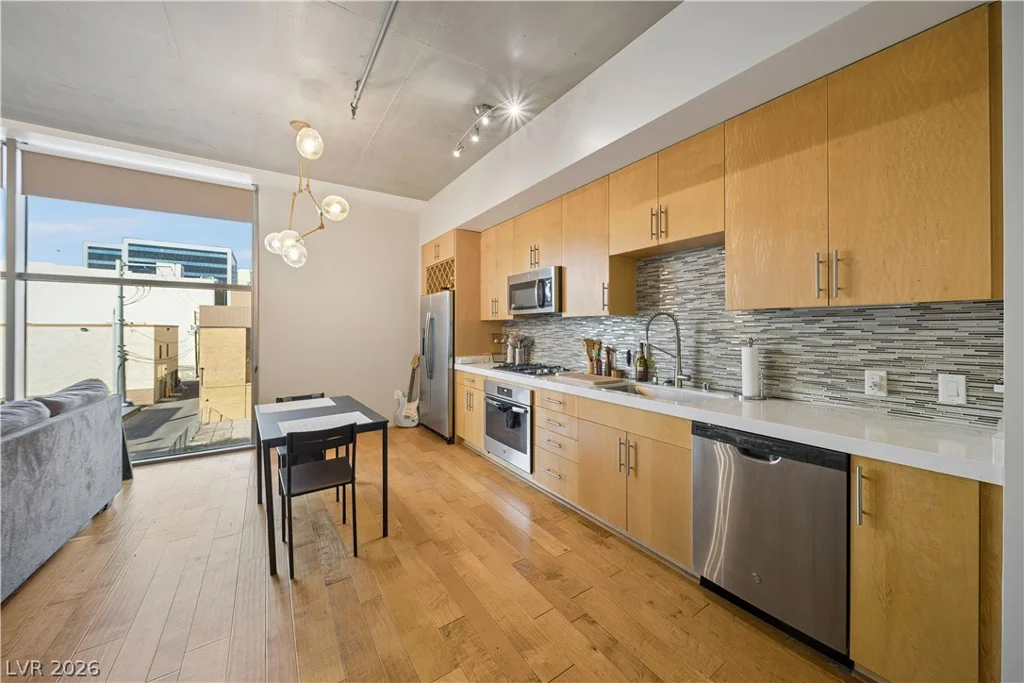 353 Bonneville, Las Vegas, NV 89101