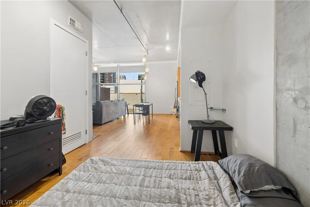 353 Bonneville, Las Vegas, NV 89101