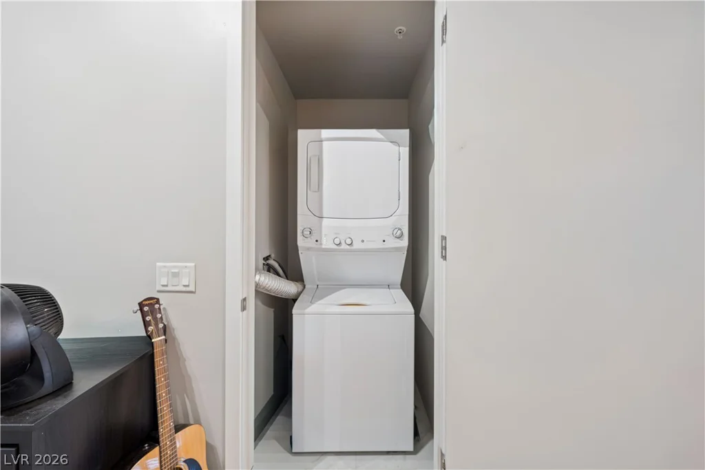 353 Bonneville, Las Vegas, NV 89101