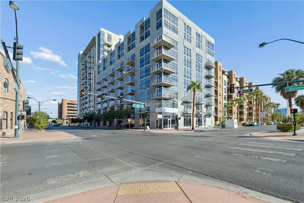 353 Bonneville, Las Vegas, NV 89101