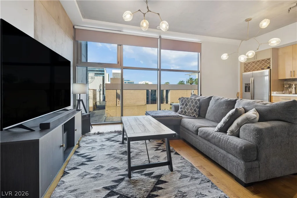 353 Bonneville, Las Vegas, NV 89101