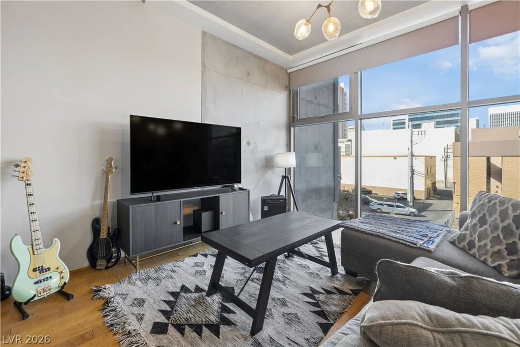 353 Bonneville, Las Vegas, NV 89101