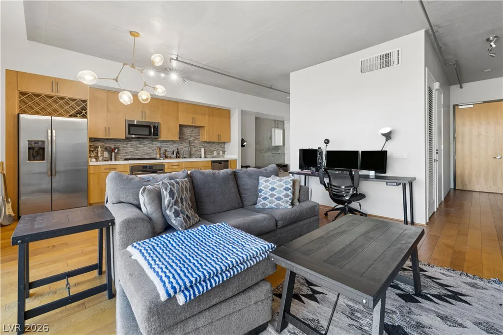 353 Bonneville, Las Vegas, NV 89101