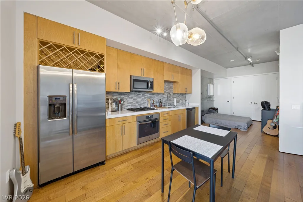 353 Bonneville, Las Vegas, NV 89101