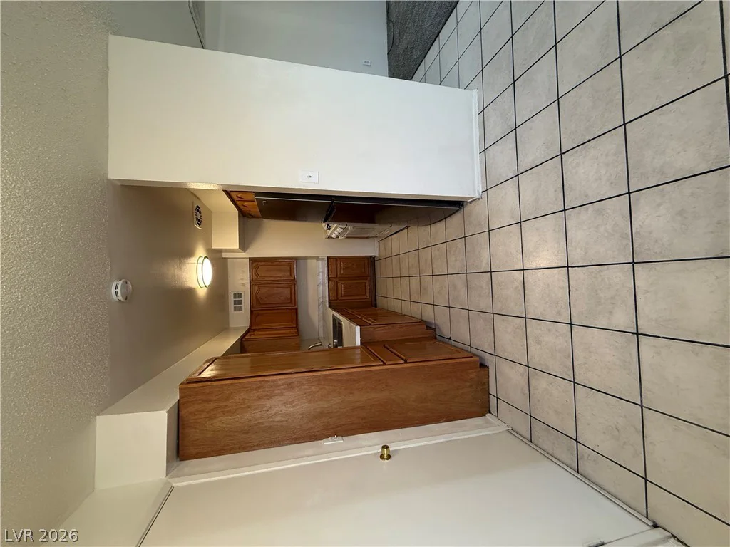 1925 Walker, Las Vegas, NV 89106
