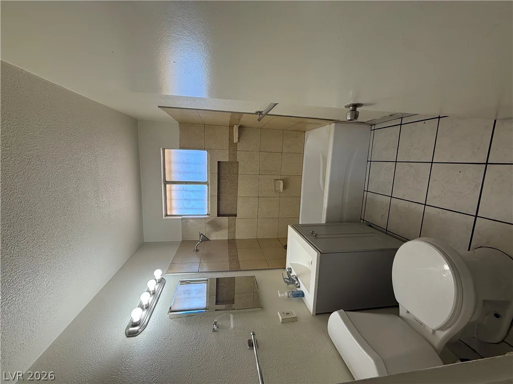 1925 Walker, Las Vegas, NV 89106