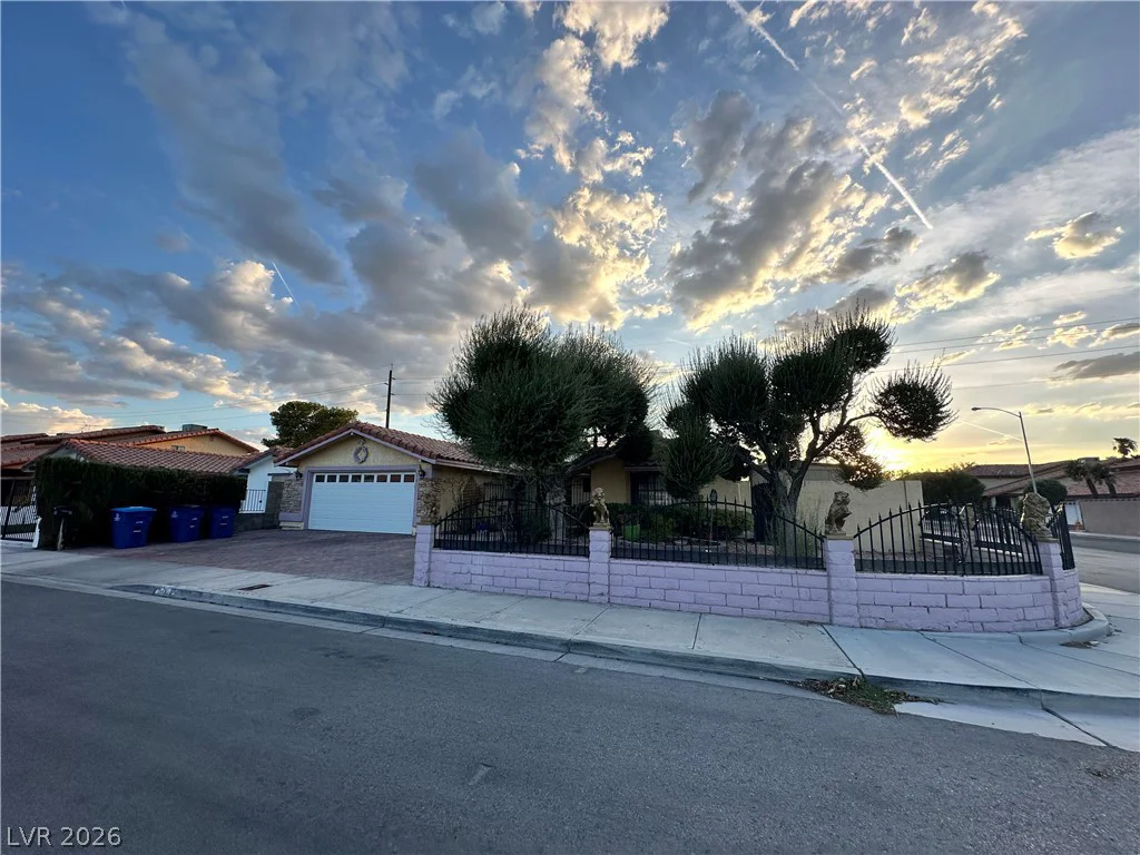 3811 Leisure, Las Vegas, NV 89103