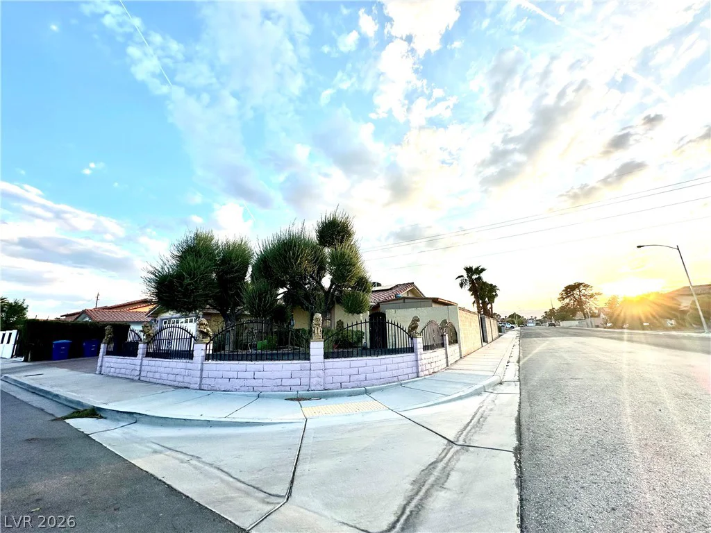 3811 Leisure, Las Vegas, NV 89103