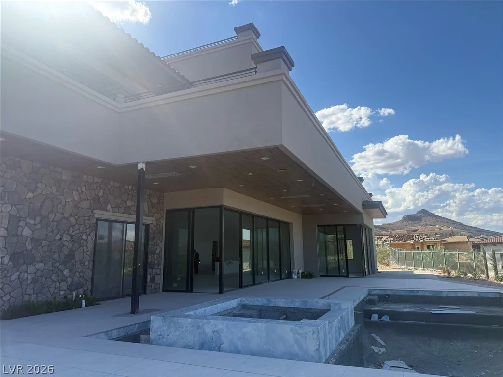 12 Oakmont Hills, Las Vegas, NV 89141