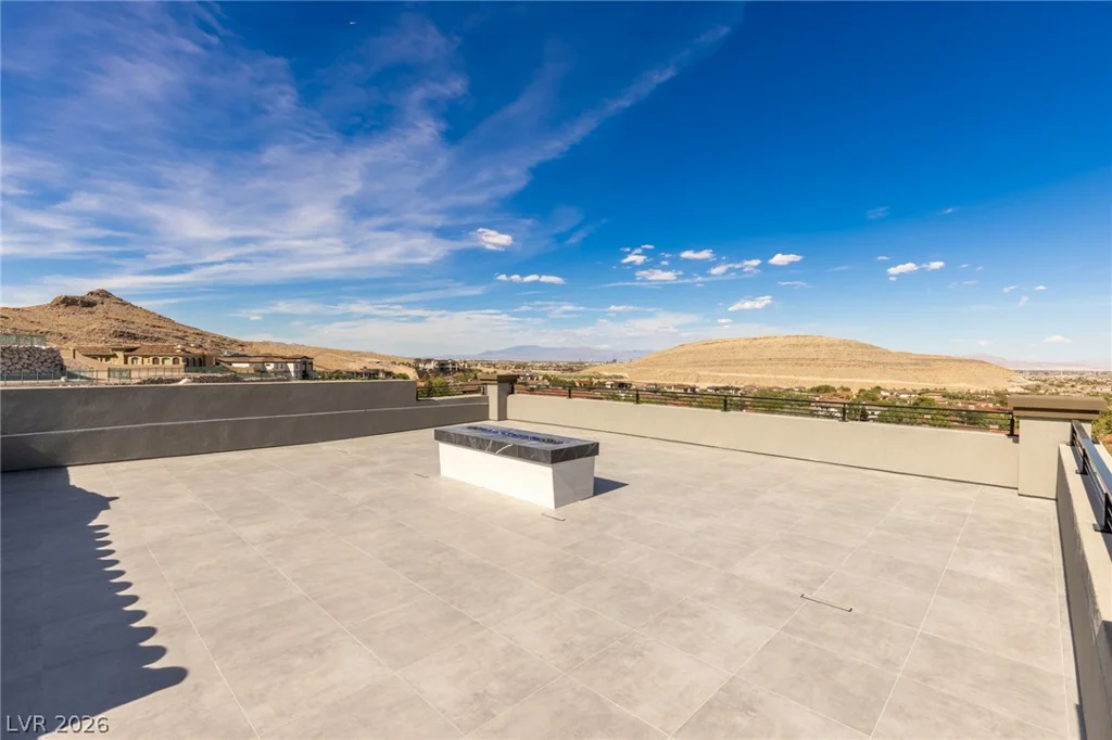 12 Oakmont Hills, Las Vegas, NV 89141