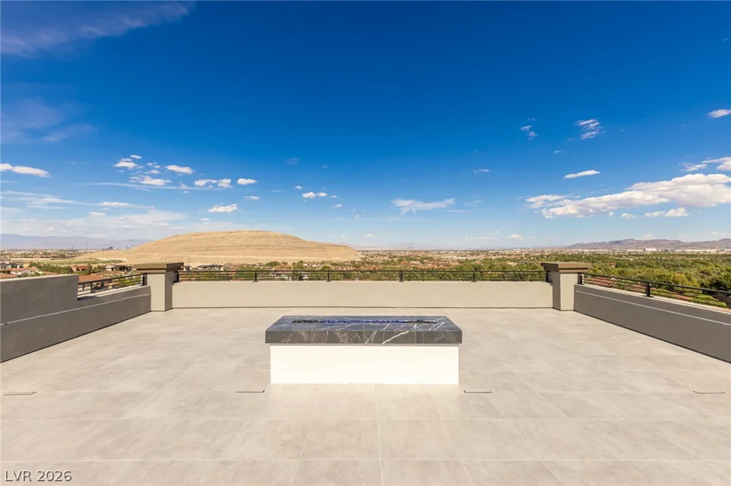 12 Oakmont Hills, Las Vegas, NV 89141