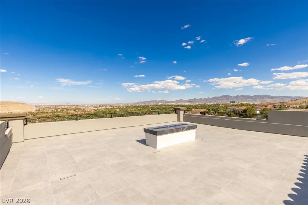 12 Oakmont Hills, Las Vegas, NV 89141