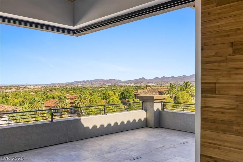 12 Oakmont Hills, Las Vegas, NV 89141