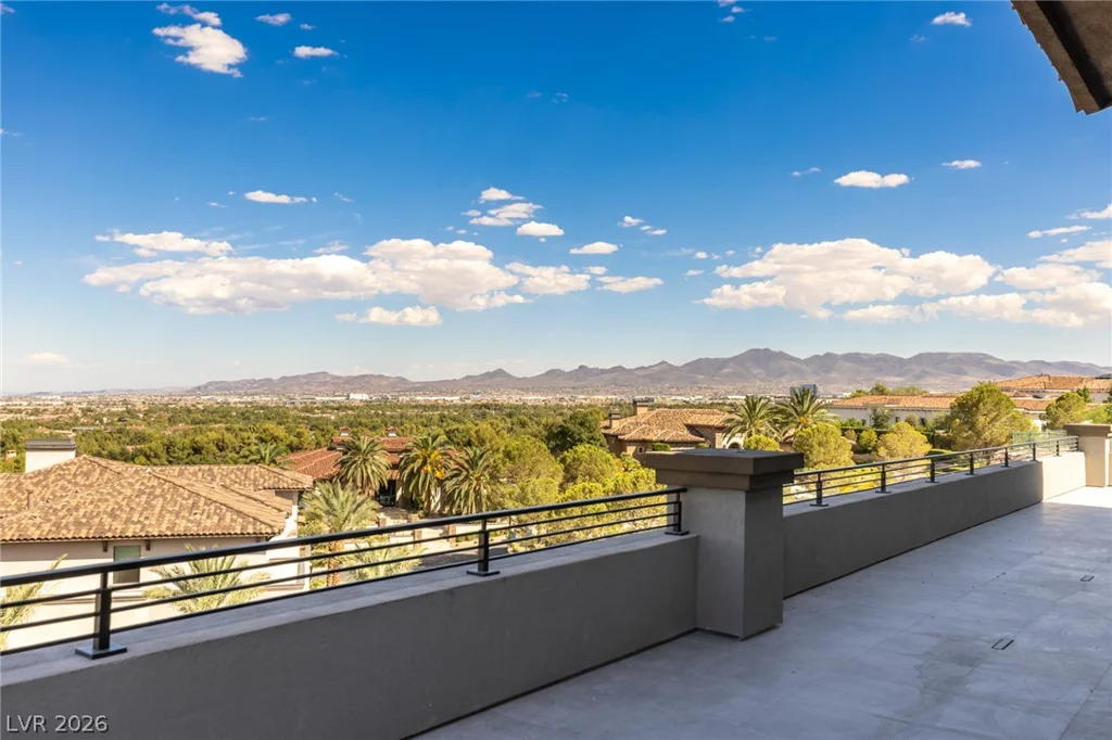 12 Oakmont Hills, Las Vegas, NV 89141