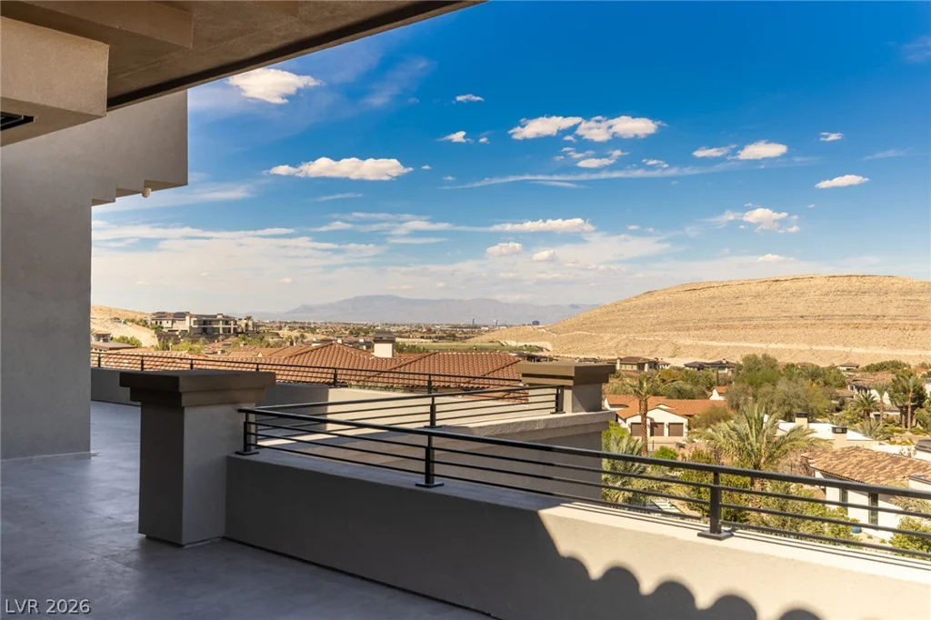12 Oakmont Hills, Las Vegas, NV 89141