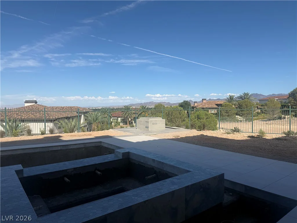 12 Oakmont Hills, Las Vegas, NV 89141