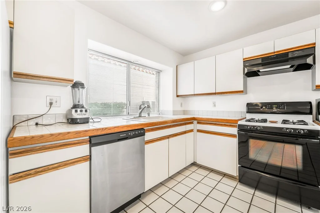 6986 Emerald Springs, Las Vegas, NV 89113