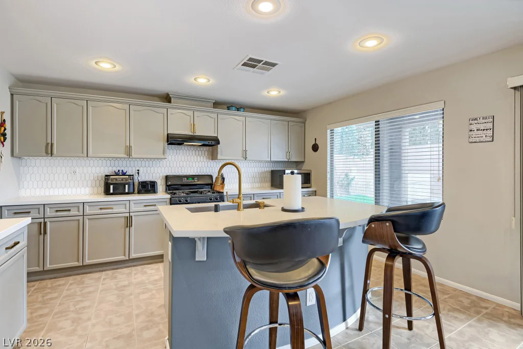 8560 Myrtle Flag, Las Vegas, NV 89178