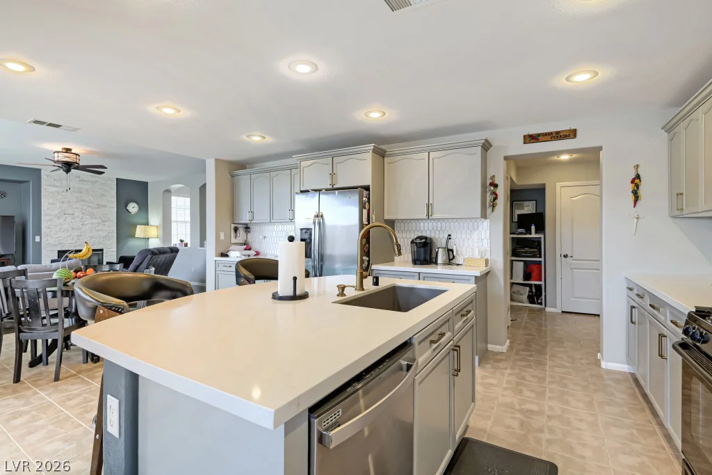 8560 Myrtle Flag, Las Vegas, NV 89178