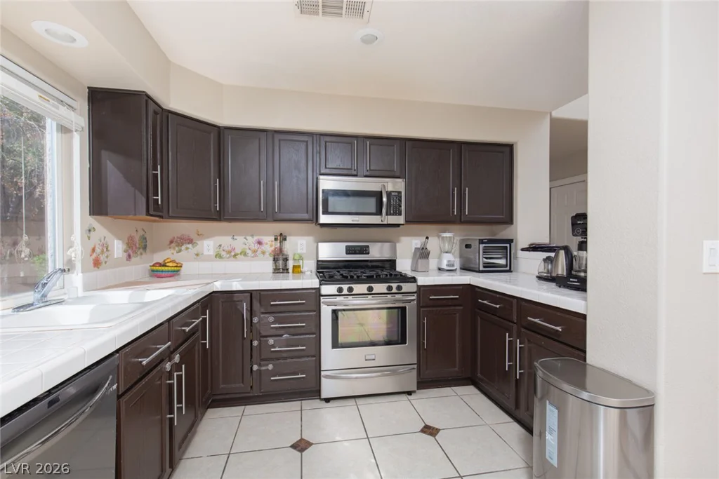5 Alyson Pond, Henderson, NV 89012