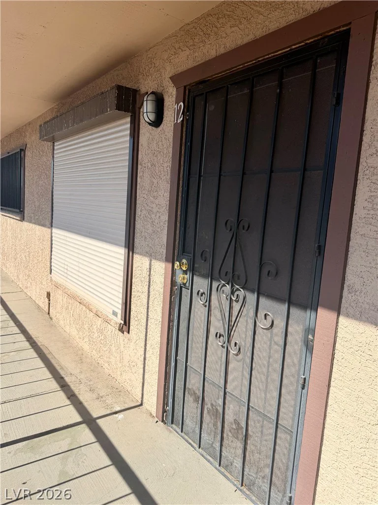 555 Royal Crest, Las Vegas, NV 89169