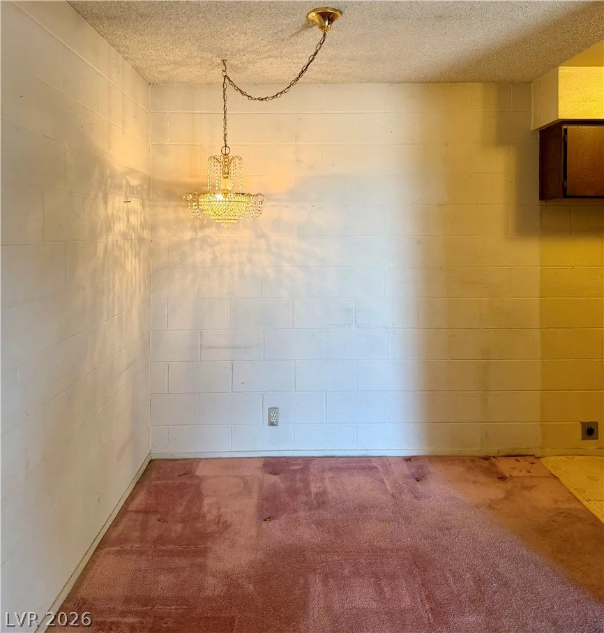 555 Royal Crest, Las Vegas, NV 89169