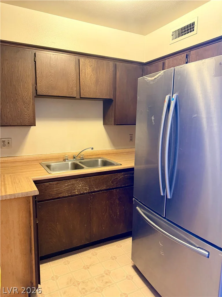555 Royal Crest, Las Vegas, NV 89169