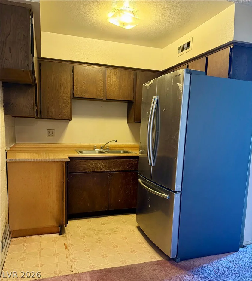 555 Royal Crest, Las Vegas, NV 89169