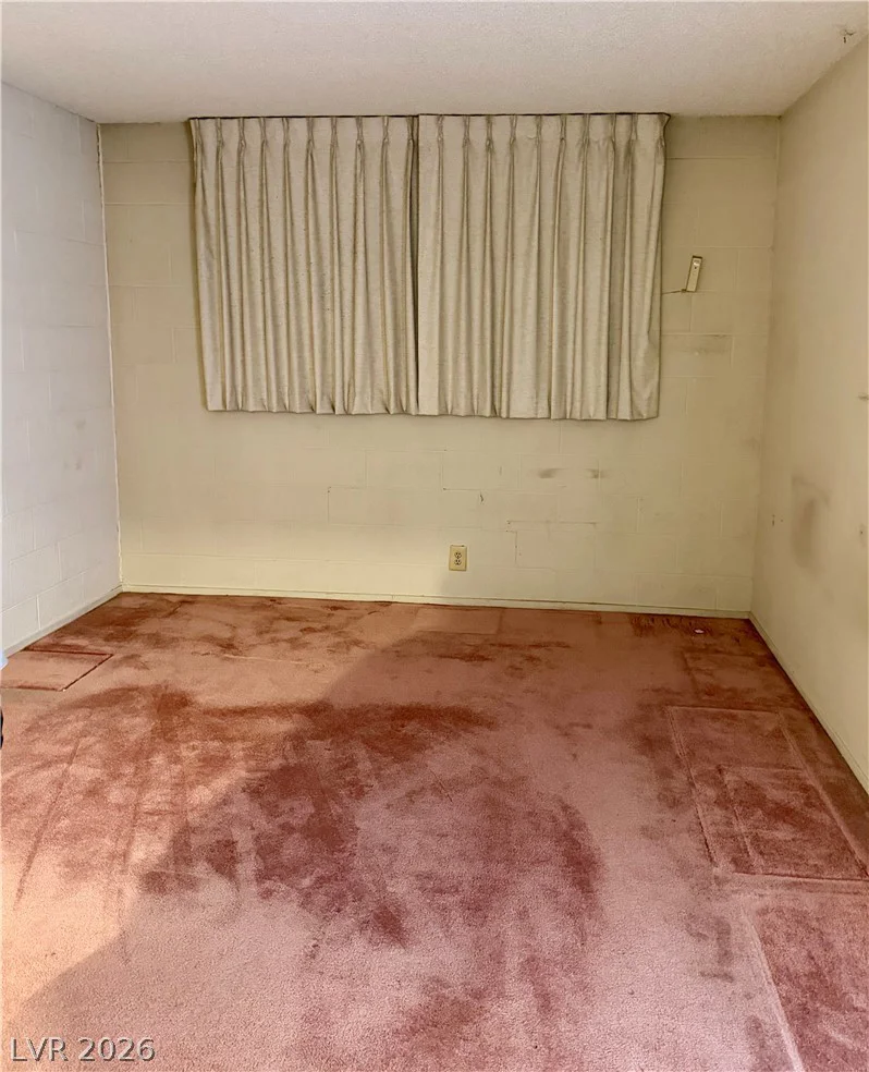 555 Royal Crest, Las Vegas, NV 89169