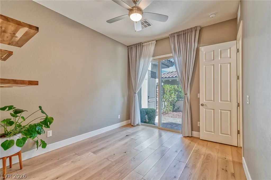 301 OAKRUN, Las Vegas, NV 89138