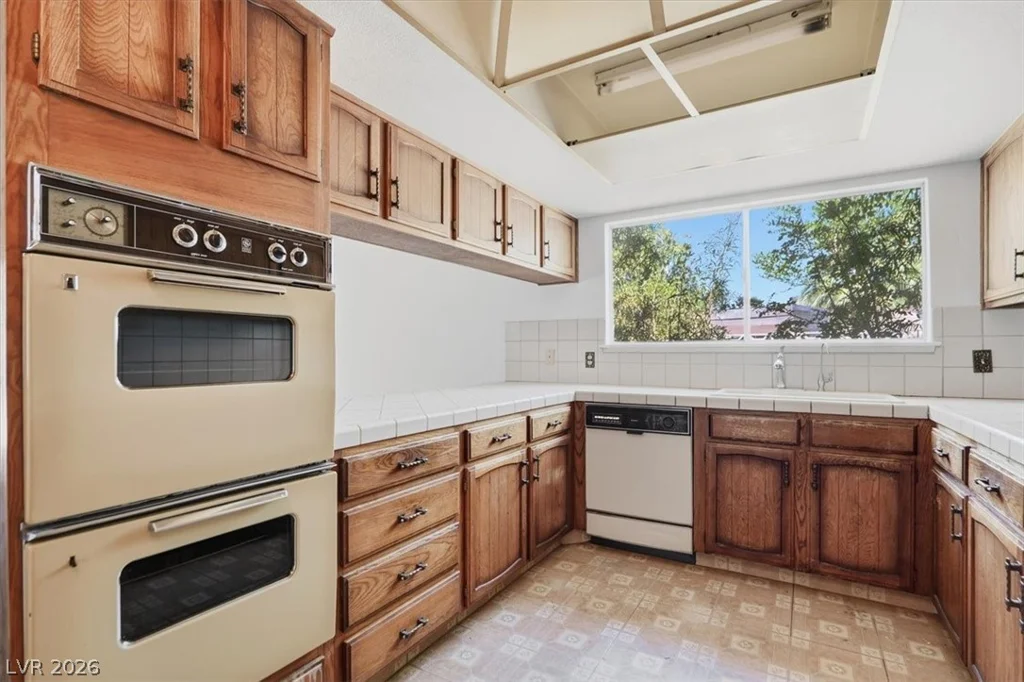 4424 Parkchester, Las Vegas, NV 89108