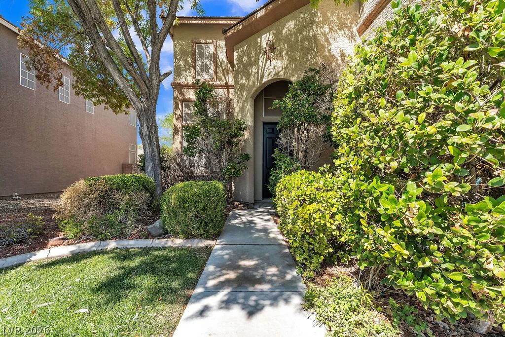 8221 Glistening Rush, Las Vegas, NV 89131
