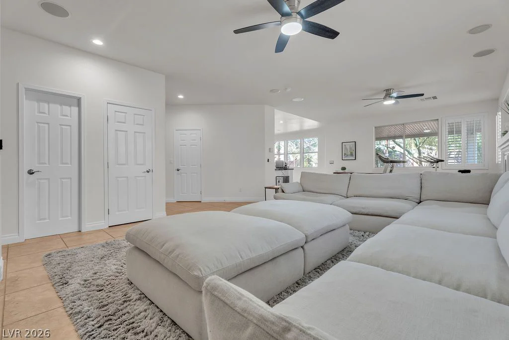 8221 Glistening Rush, Las Vegas, NV 89131