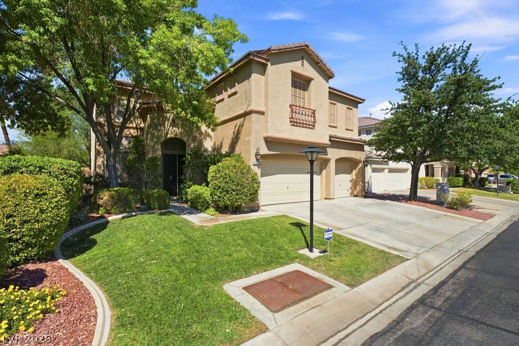 8221 Glistening Rush, Las Vegas, NV 89131