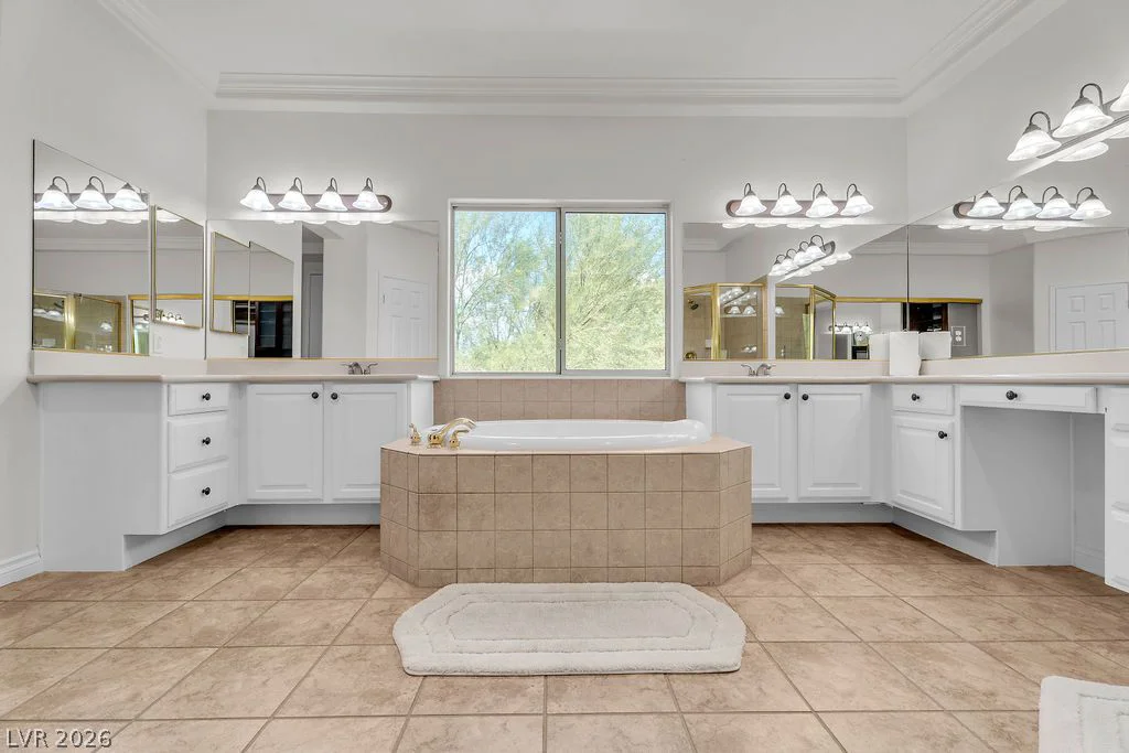 8221 Glistening Rush, Las Vegas, NV 89131