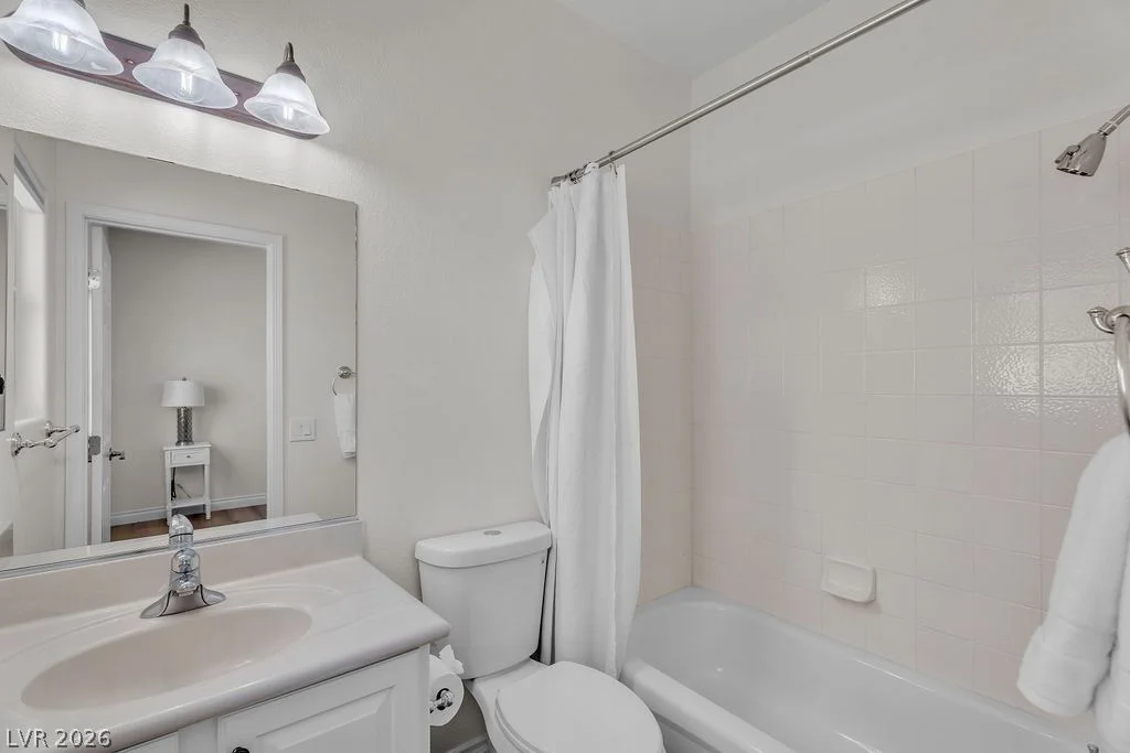 8221 Glistening Rush, Las Vegas, NV 89131