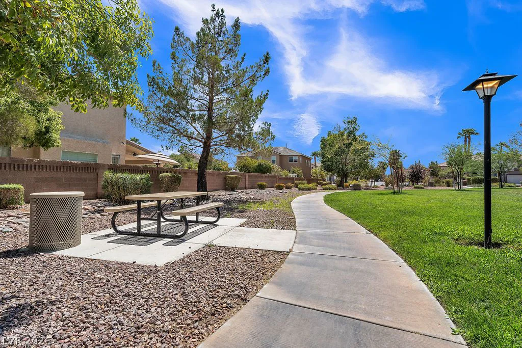 8221 Glistening Rush, Las Vegas, NV 89131