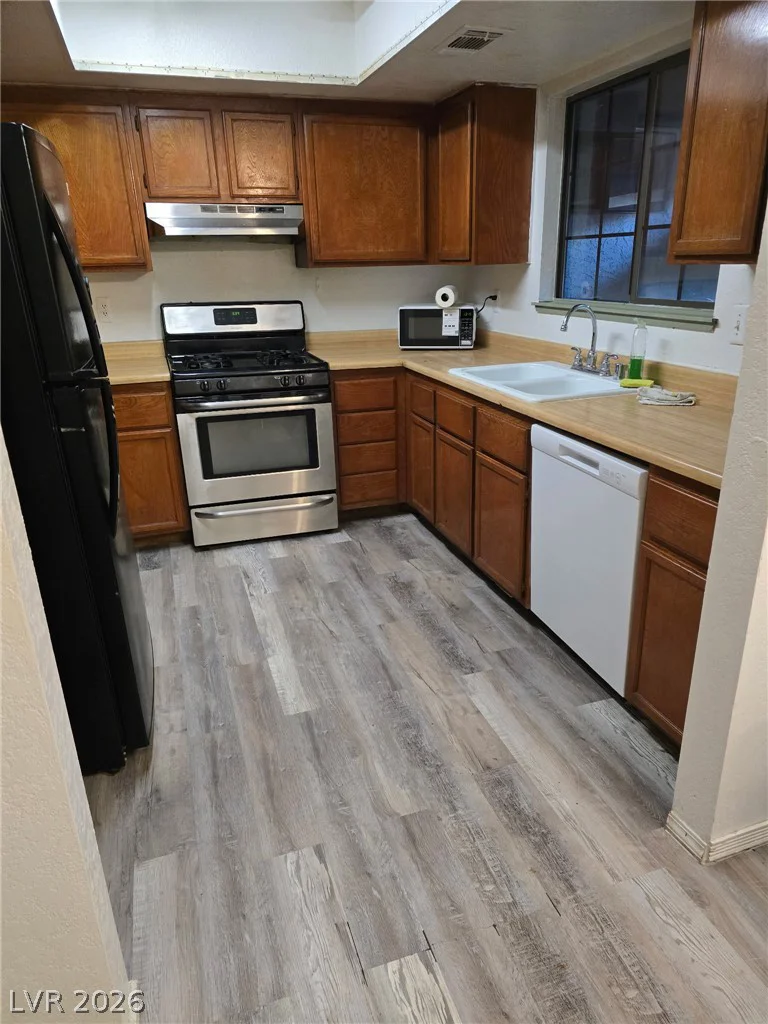 1744 Yellow Rose, Las Vegas, NV 89108