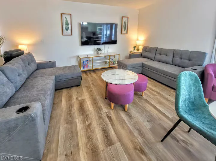 3113 Black Forest, Las Vegas, NV 89102