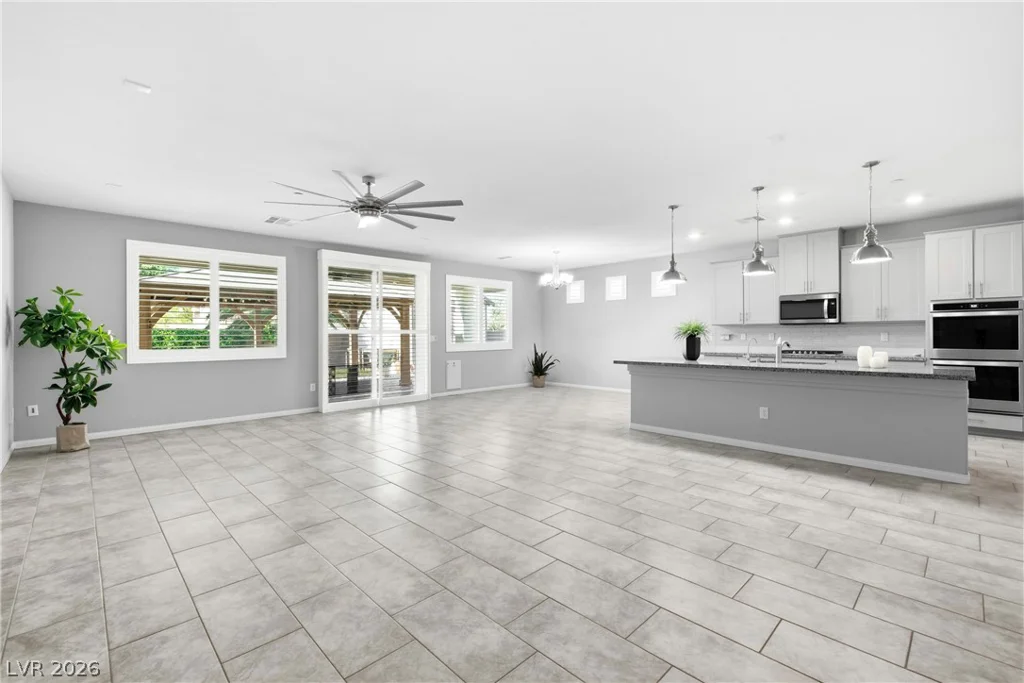 6125 Steinway, Las Vegas, NV 89131