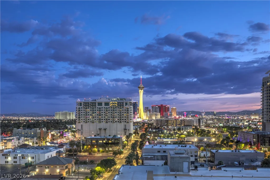 353 Bonneville, Las Vegas, NV 89101