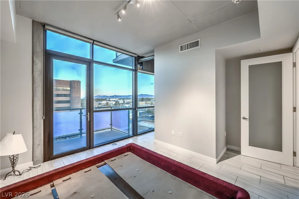 353 Bonneville, Las Vegas, NV 89101