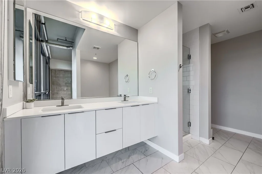 353 Bonneville, Las Vegas, NV 89101
