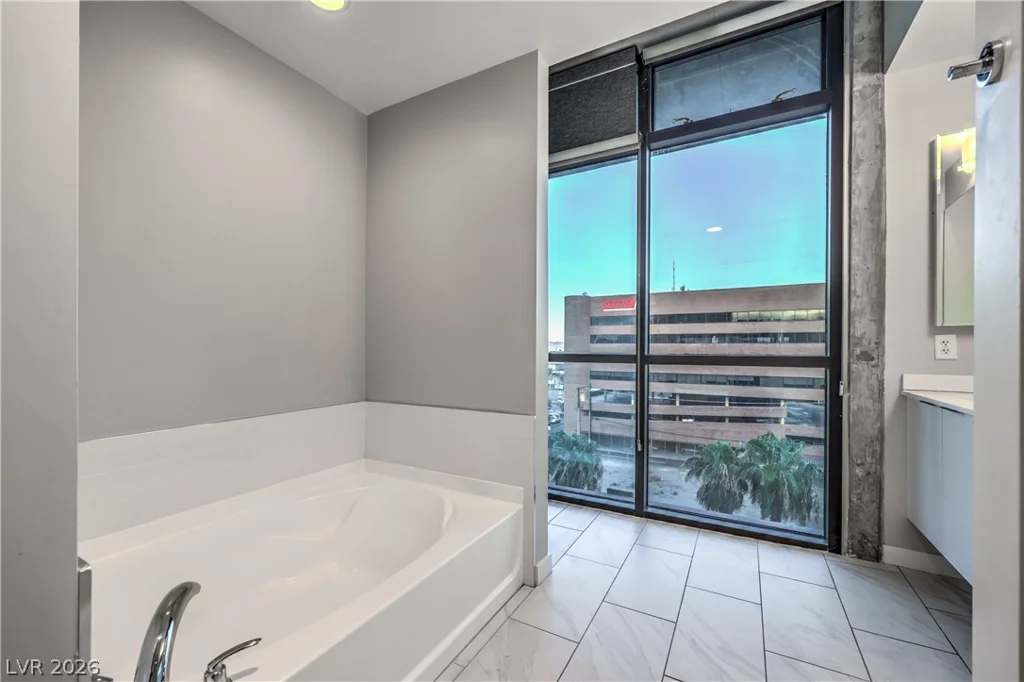 353 Bonneville, Las Vegas, NV 89101