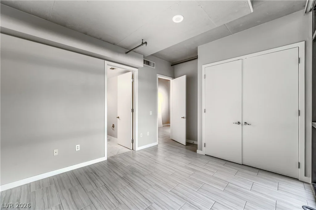 353 Bonneville, Las Vegas, NV 89101