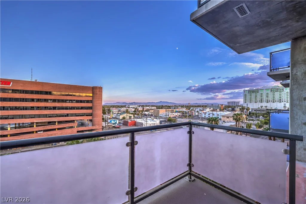 353 Bonneville, Las Vegas, NV 89101