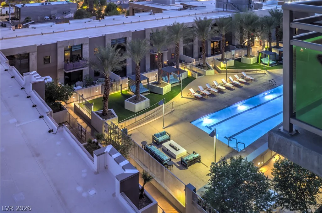 353 Bonneville, Las Vegas, NV 89101