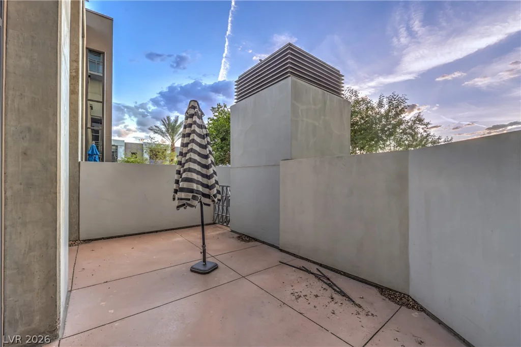 353 Bonneville, Las Vegas, NV 89101