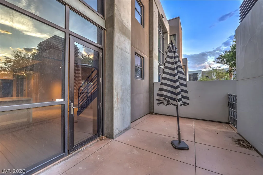 353 Bonneville, Las Vegas, NV 89101